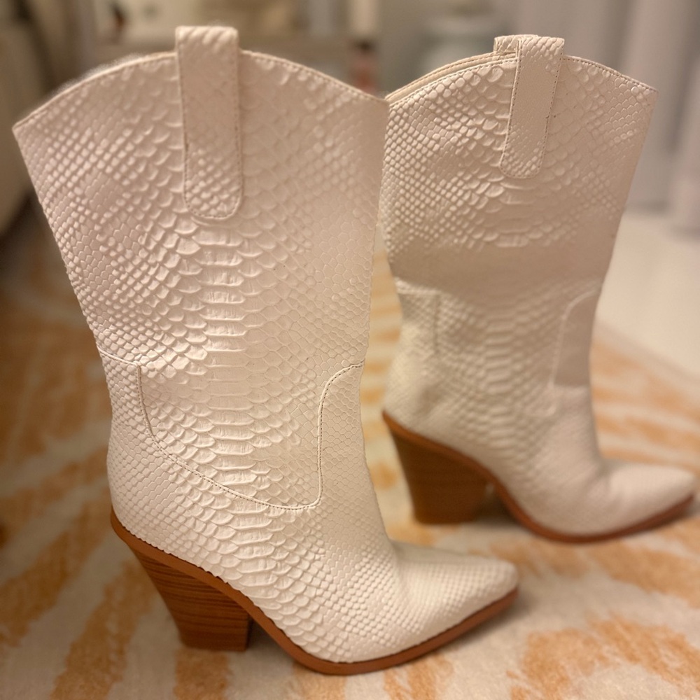 Azalea Wamg White Snakeskin Western Boots 7.5